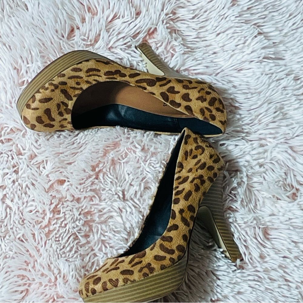 GUESS LEOPARD PRINT